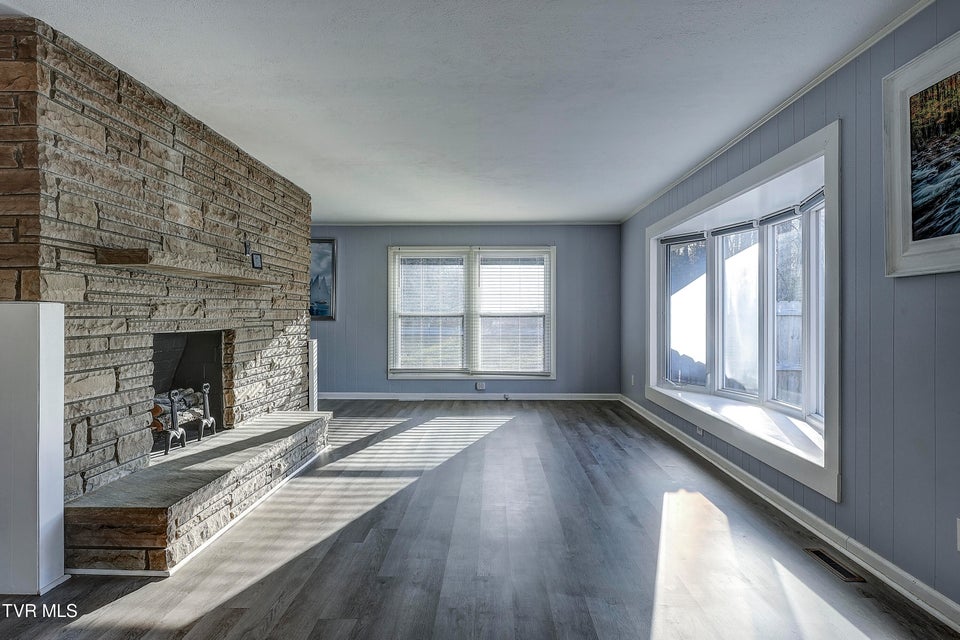Photo #14: 910 Elm Avenue