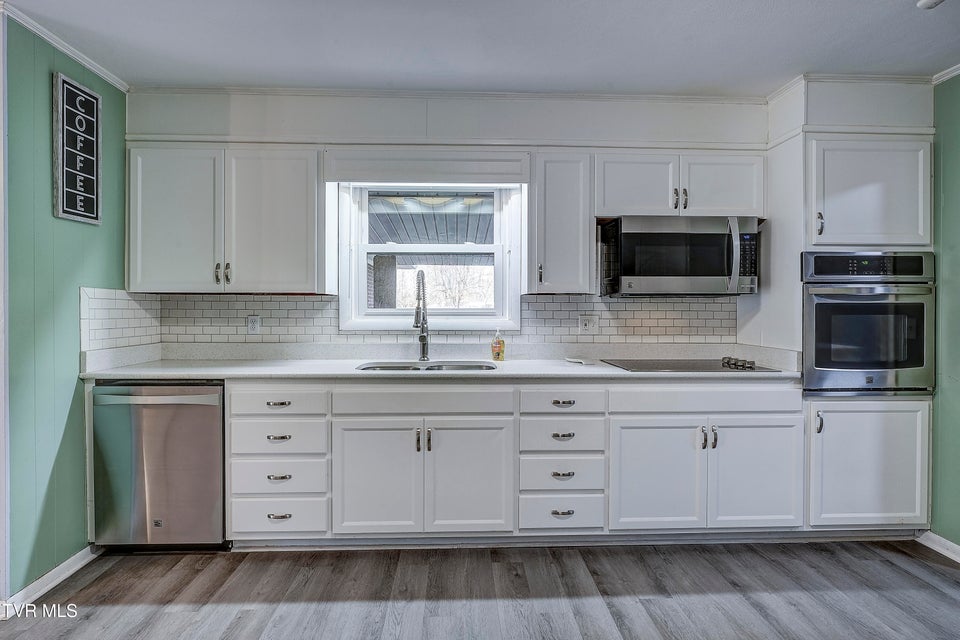 Photo #18: 910 Elm Avenue