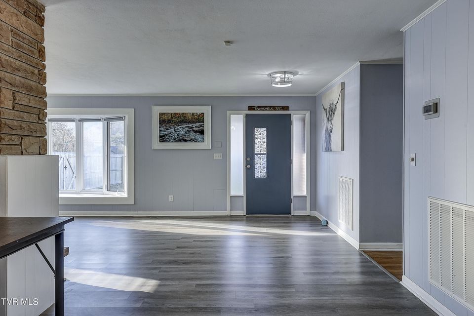 Photo #15: 910 Elm Avenue