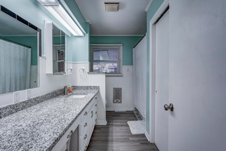 Photo #25: 910 Elm Avenue