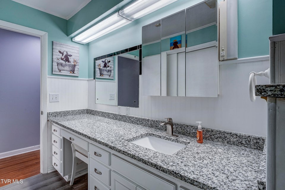 Photo #26: 910 Elm Avenue