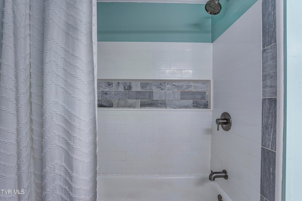 Photo #27: 910 Elm Avenue
