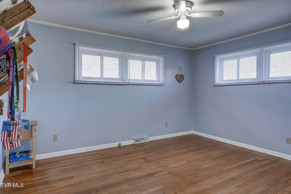 Photo #31: 910 Elm Avenue