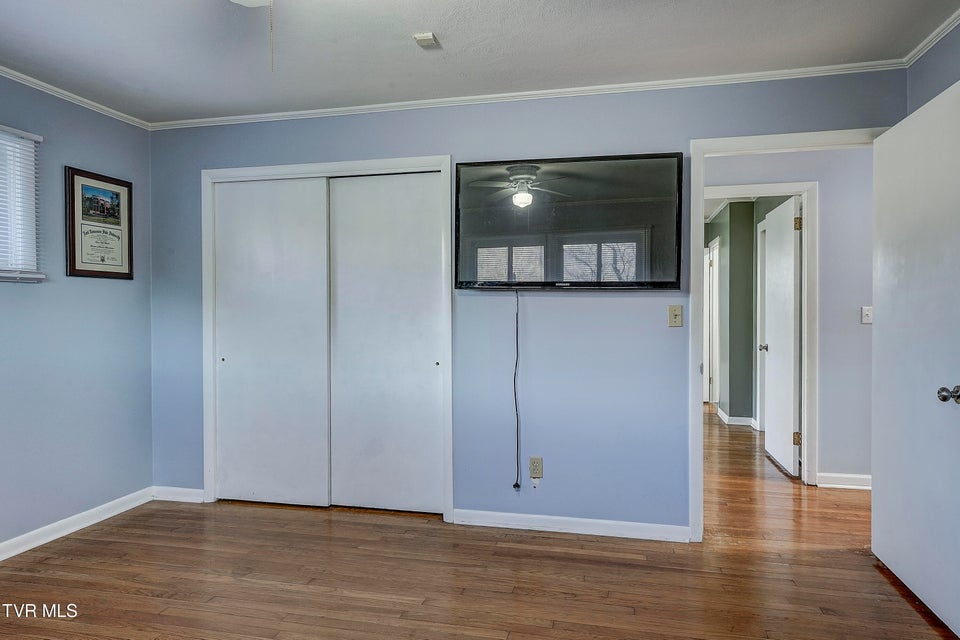 Photo #32: 910 Elm Avenue