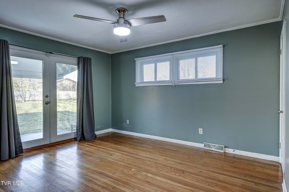 Photo #33: 910 Elm Avenue