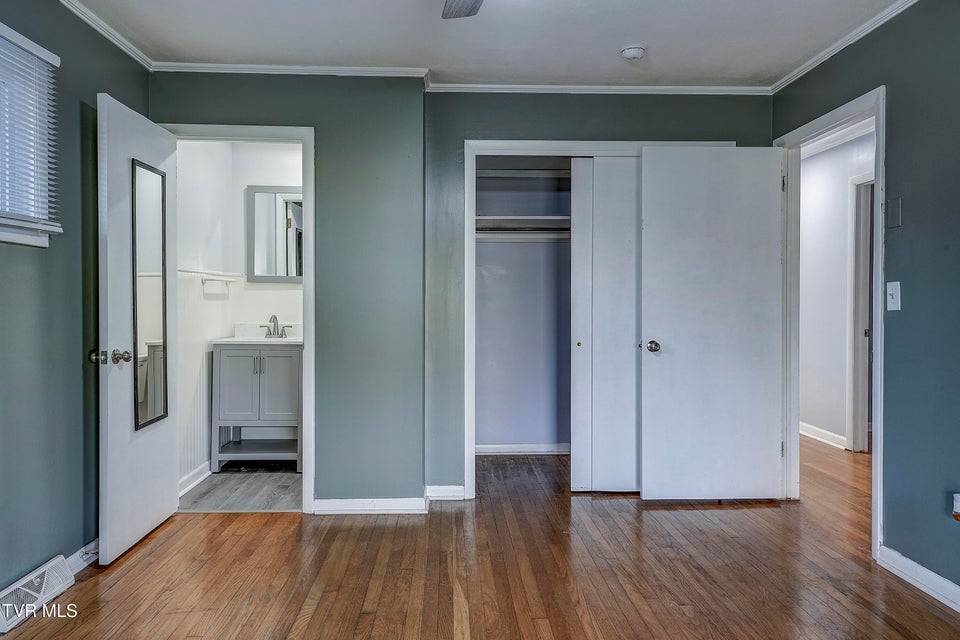 Photo #35: 910 Elm Avenue
