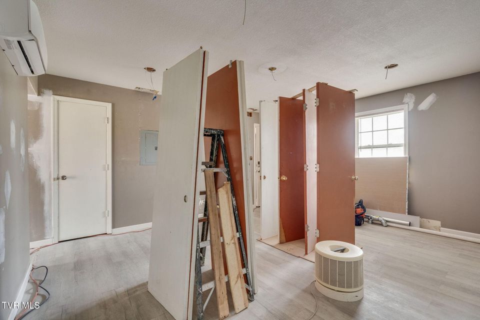 Photo #58: 1810 Parkwood Lane