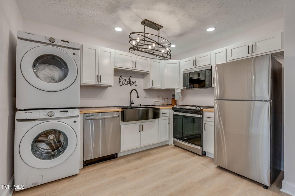 Photo #10: 1810 Parkwood Lane