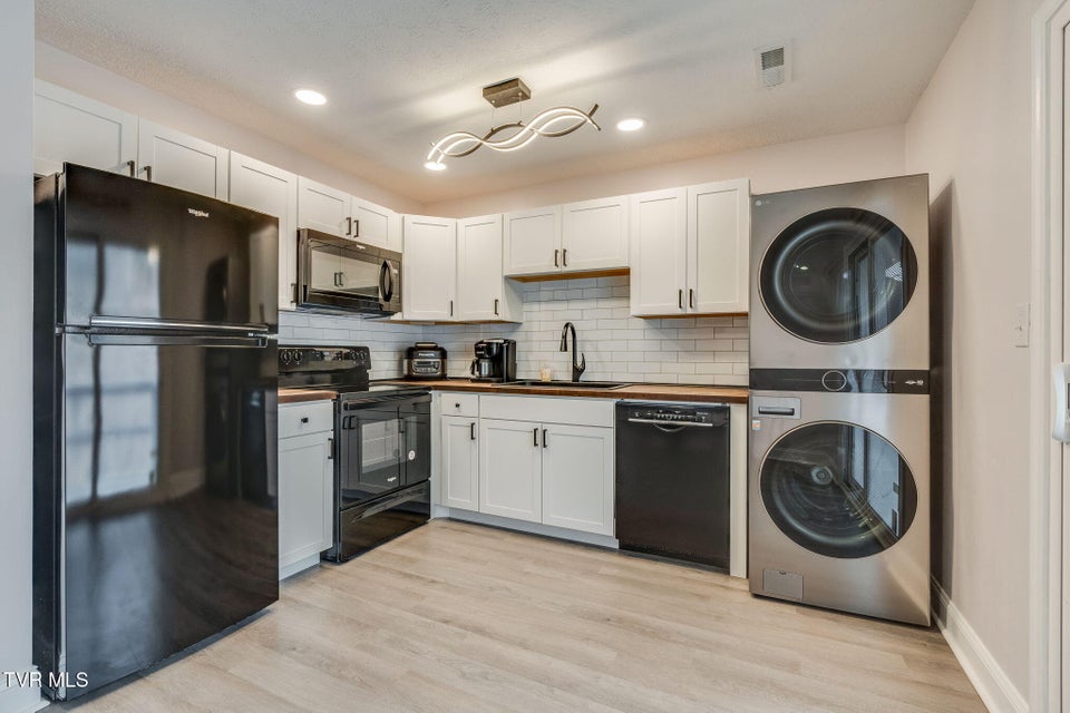 Photo #26: 1810 Parkwood Lane