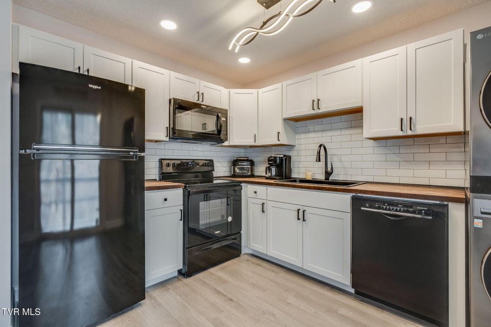 Photo #28: 1810 Parkwood Lane