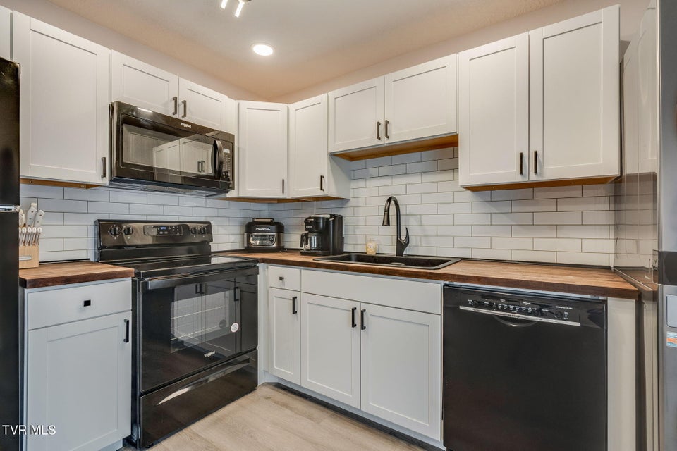 Photo #27: 1810 Parkwood Lane