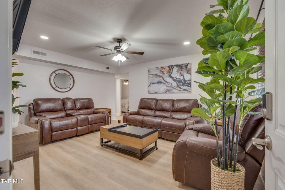 Photo #4: 1810 Parkwood Lane