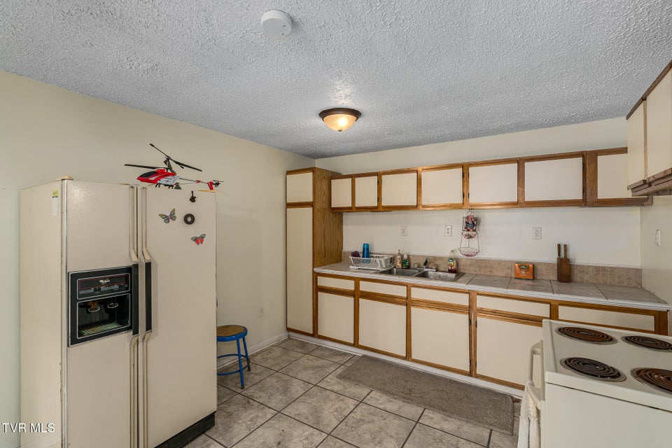 Photo #28: 2315 Bay Street