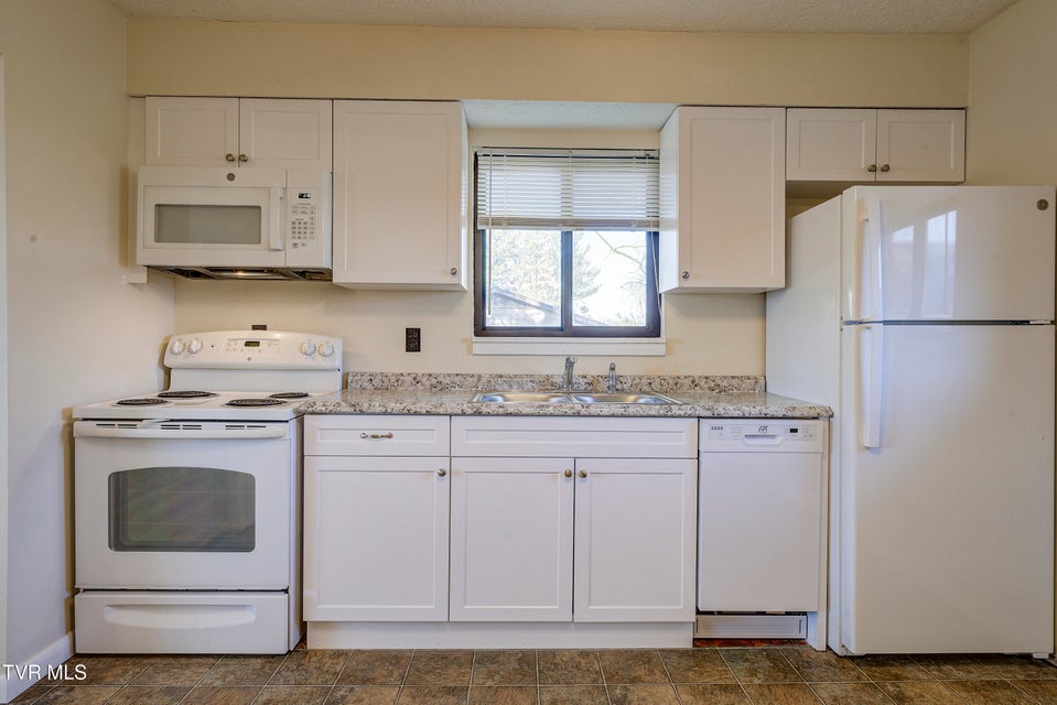 Photo #10: 1351 Cora Lane