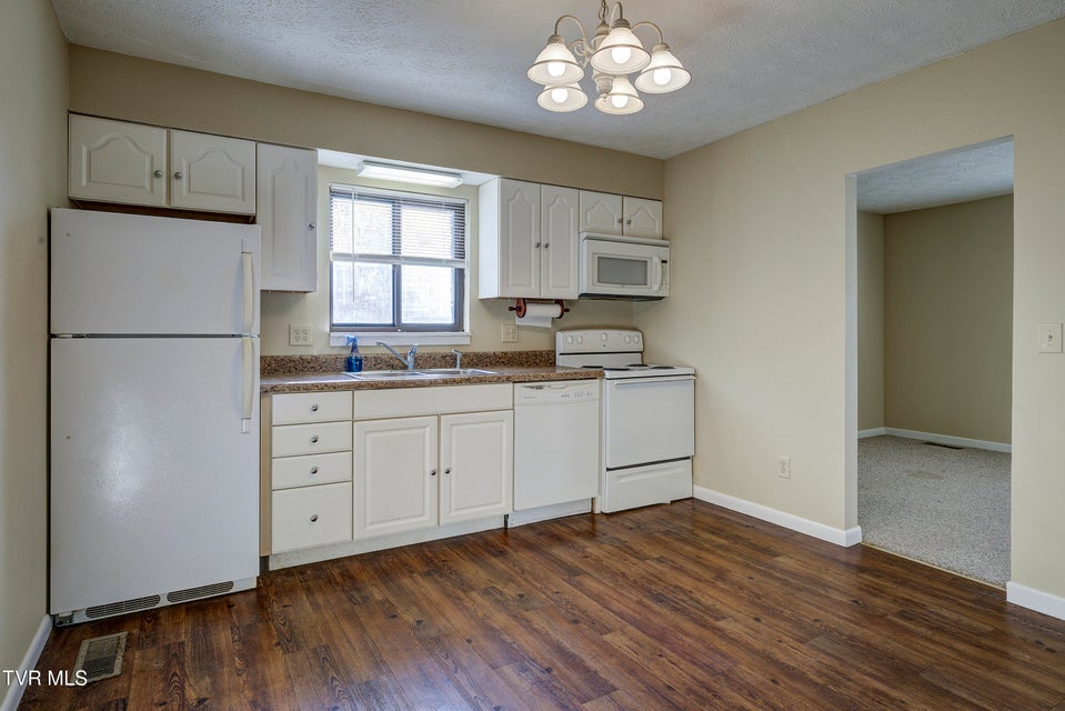 Photo #37: 1351 Cora Lane