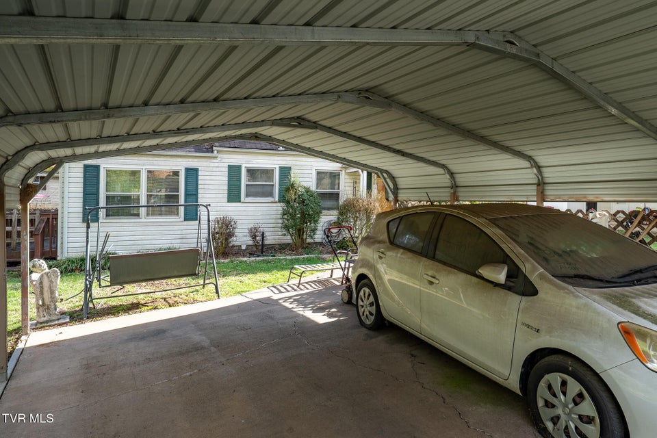 Photo #4: 1115 Oak Street Extension