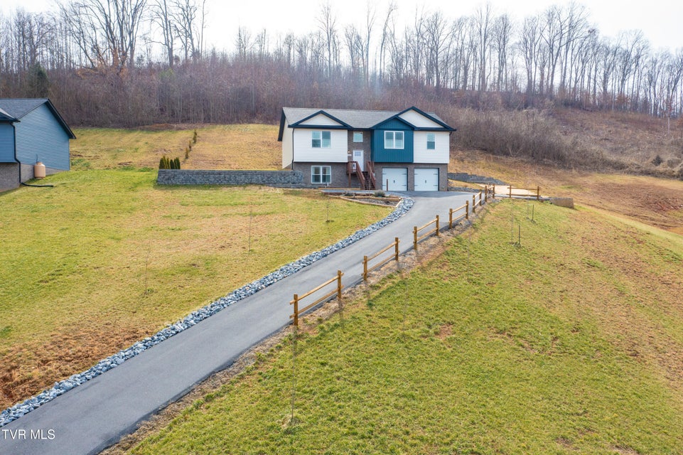 Photo #52: 723 Central Heights Road