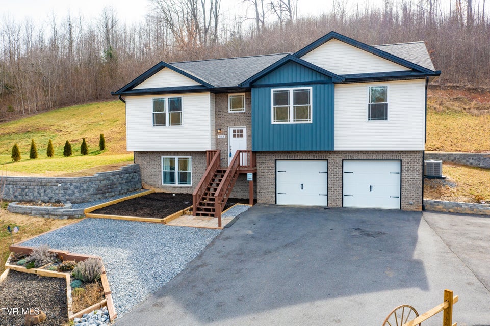 Photo #3: 723 Central Heights Road