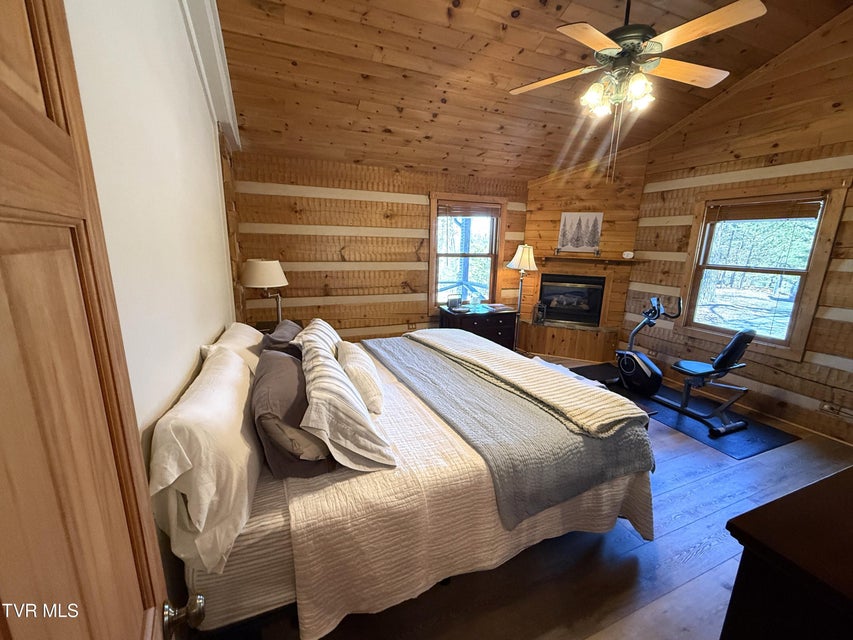 Photo #18: 990 Luna Way