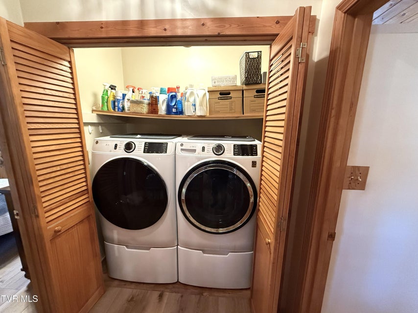 Photo #27: 990 Luna Way