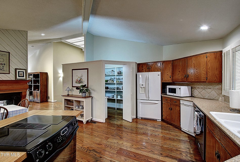Photo #30: 3601 Honeywood Drive