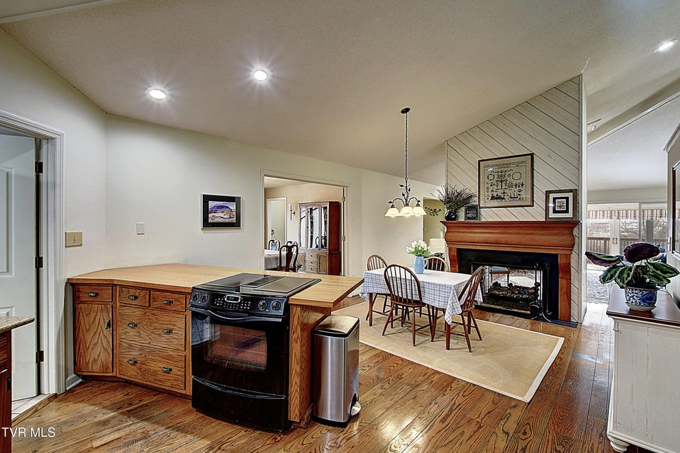 Photo #32: 3601 Honeywood Drive