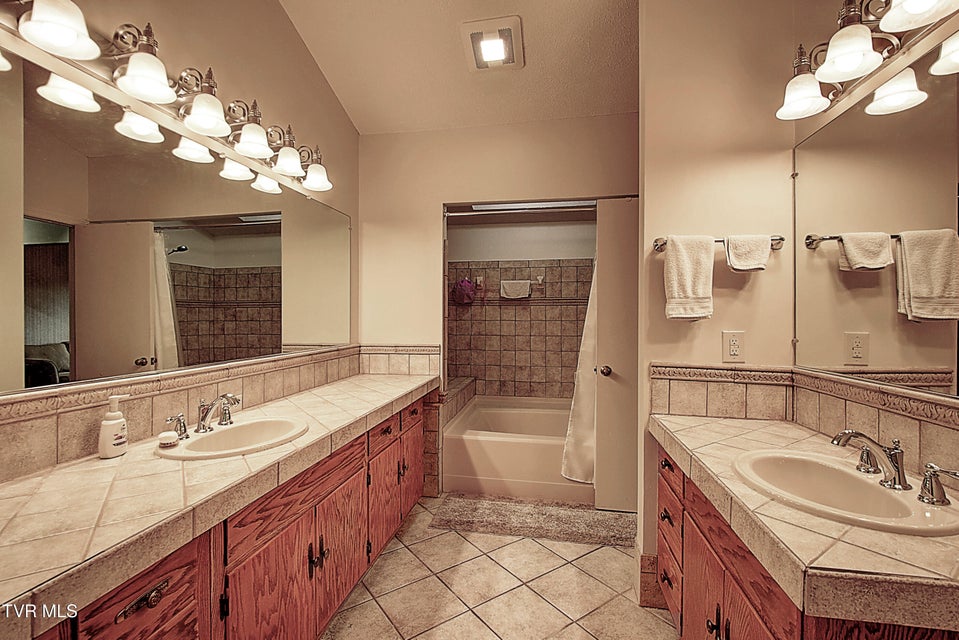 Photo #47: 3601 Honeywood Drive