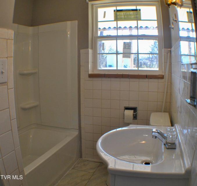 Photo #23: 804 Maple Street