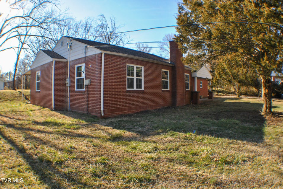Photo #6: 804 Maple Street