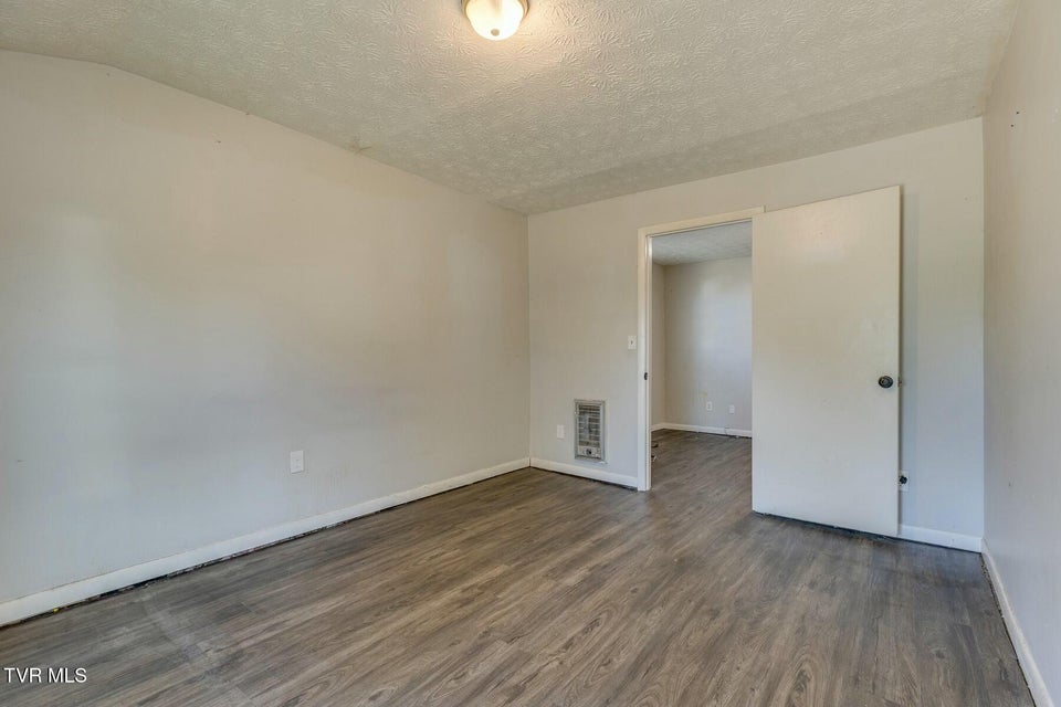 Photo #8: 1527-1529 Fuller Street