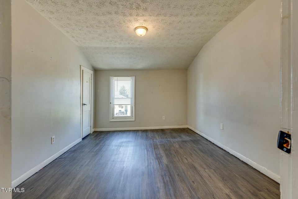 Photo #9: 1527-1529 Fuller Street