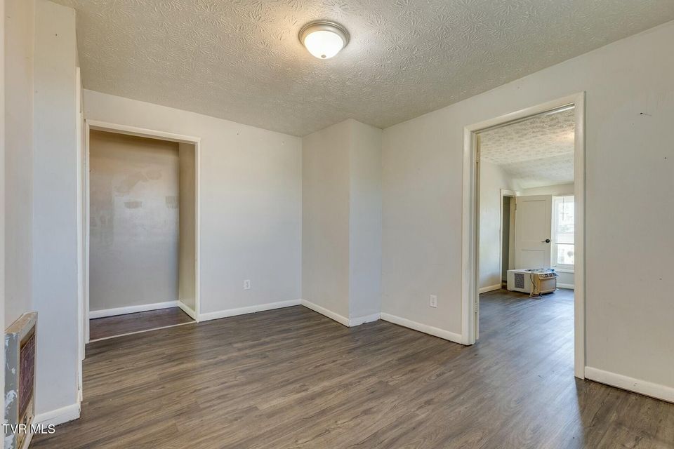 Photo #12: 1527-1529 Fuller Street