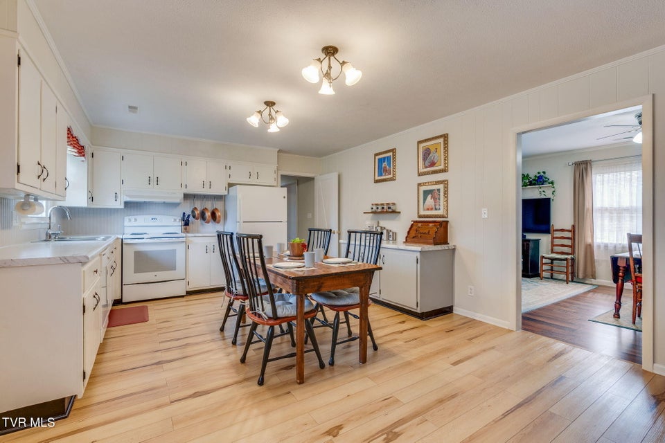Photo #10: 1425 Glenmar Avenue