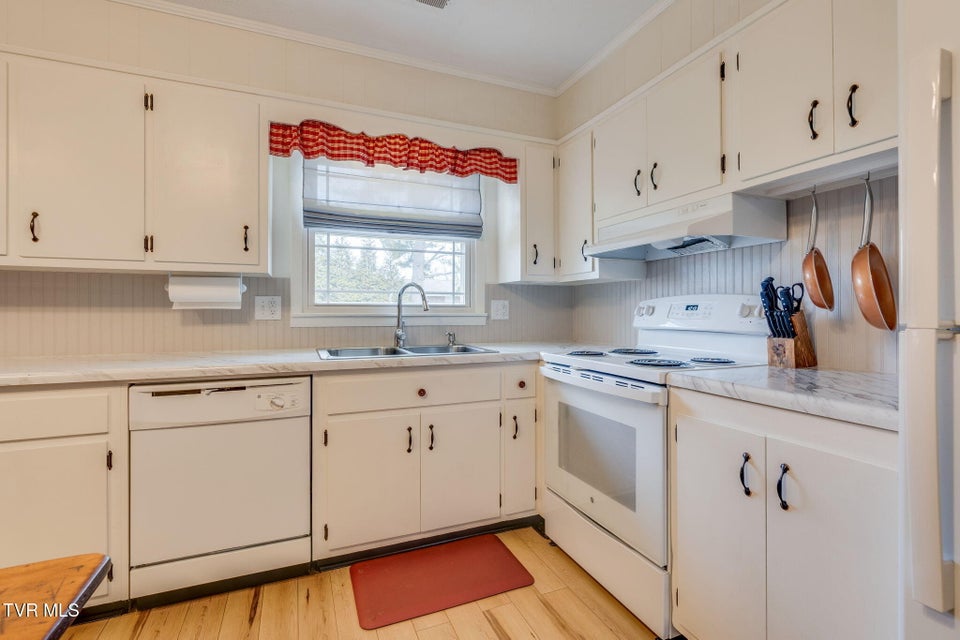 Photo #13: 1425 Glenmar Avenue