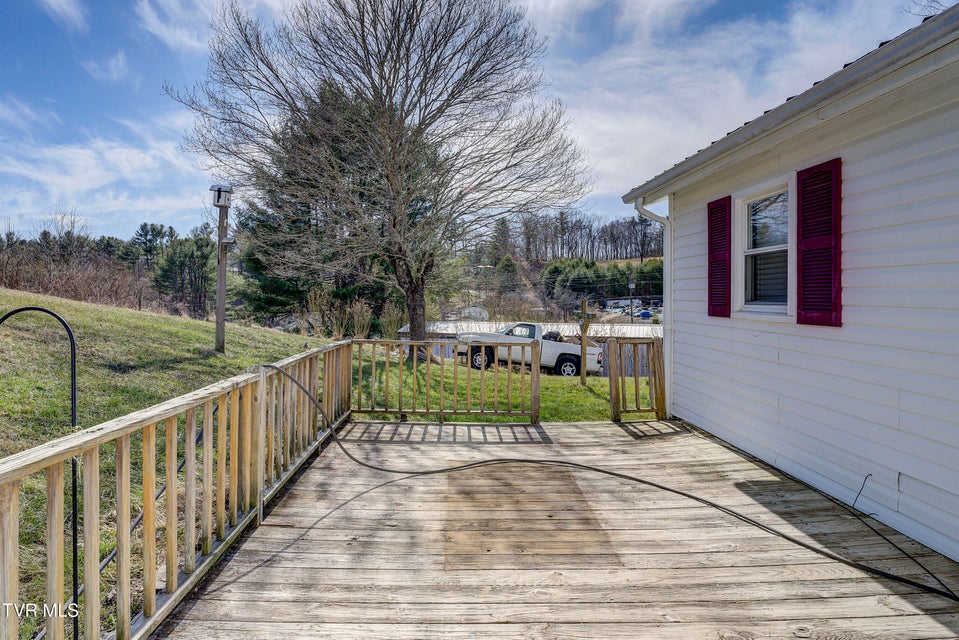 Photo #10: 142 Cressview Rd Road