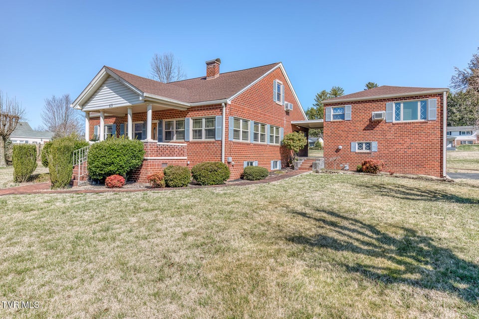 Photo #5: 615 Parkway Boulevard