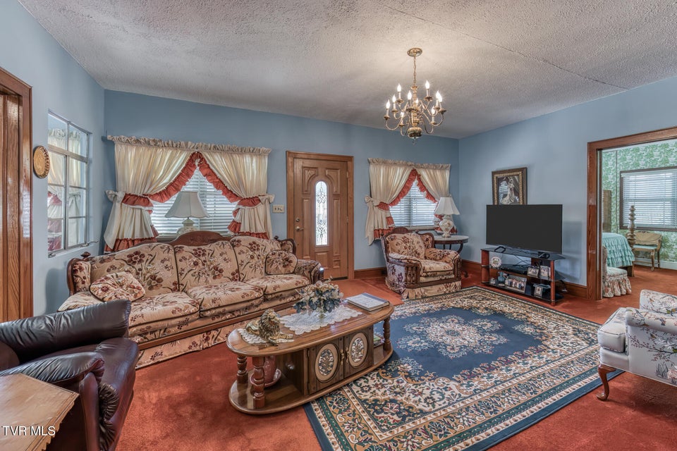 Photo #13: 615 Parkway Boulevard