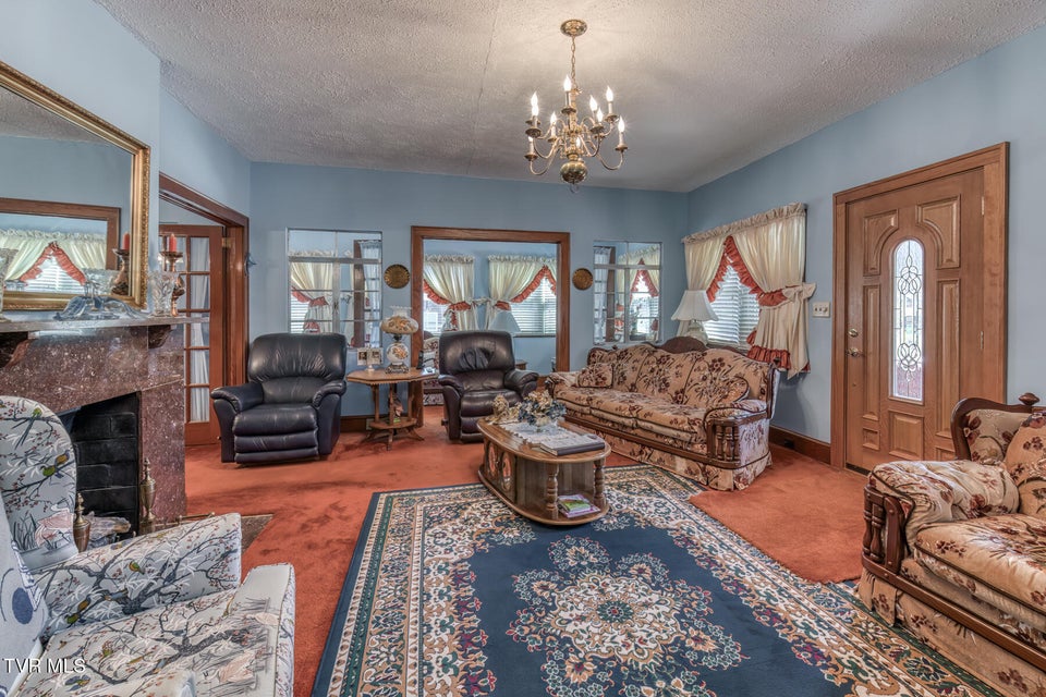 Photo #14: 615 Parkway Boulevard