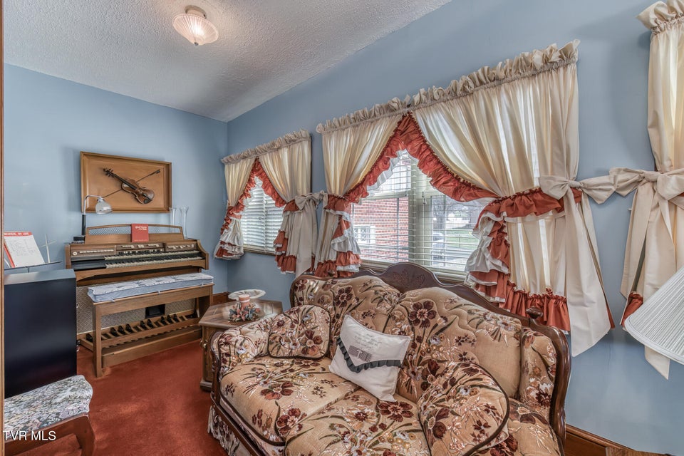 Photo #15: 615 Parkway Boulevard