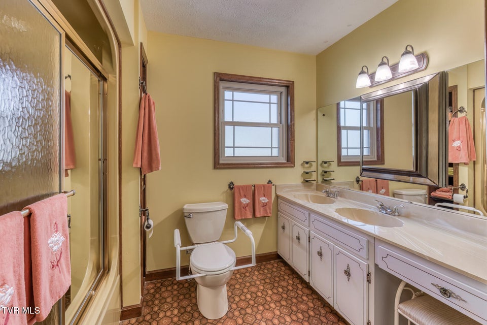 Photo #21: 615 Parkway Boulevard