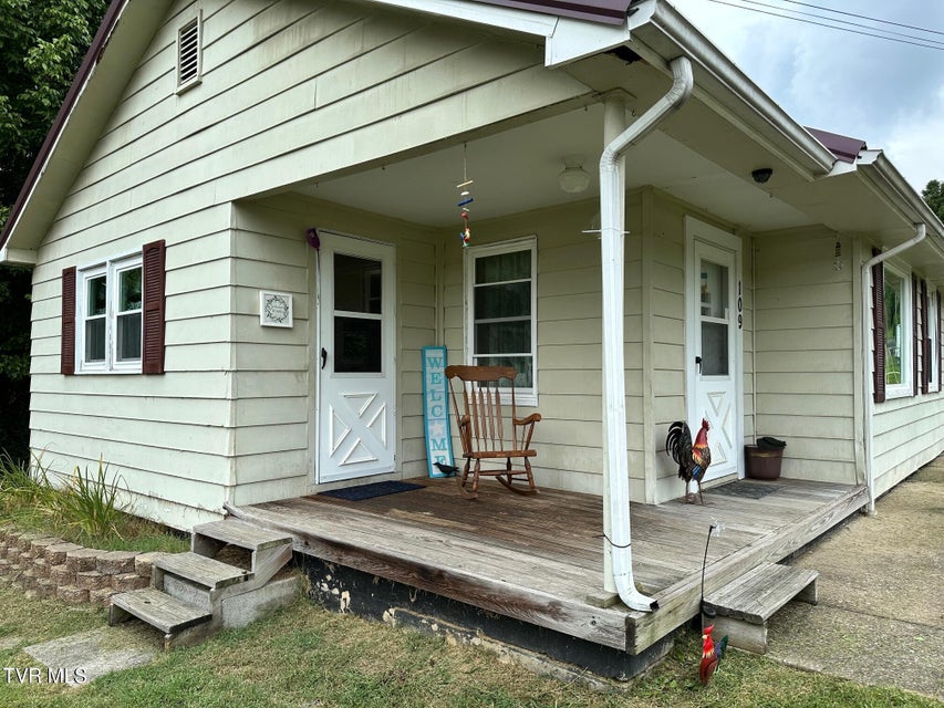 Photo #2: 109 Chestnut Street