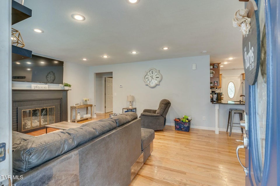 Photo #5: 209 Forest Drive