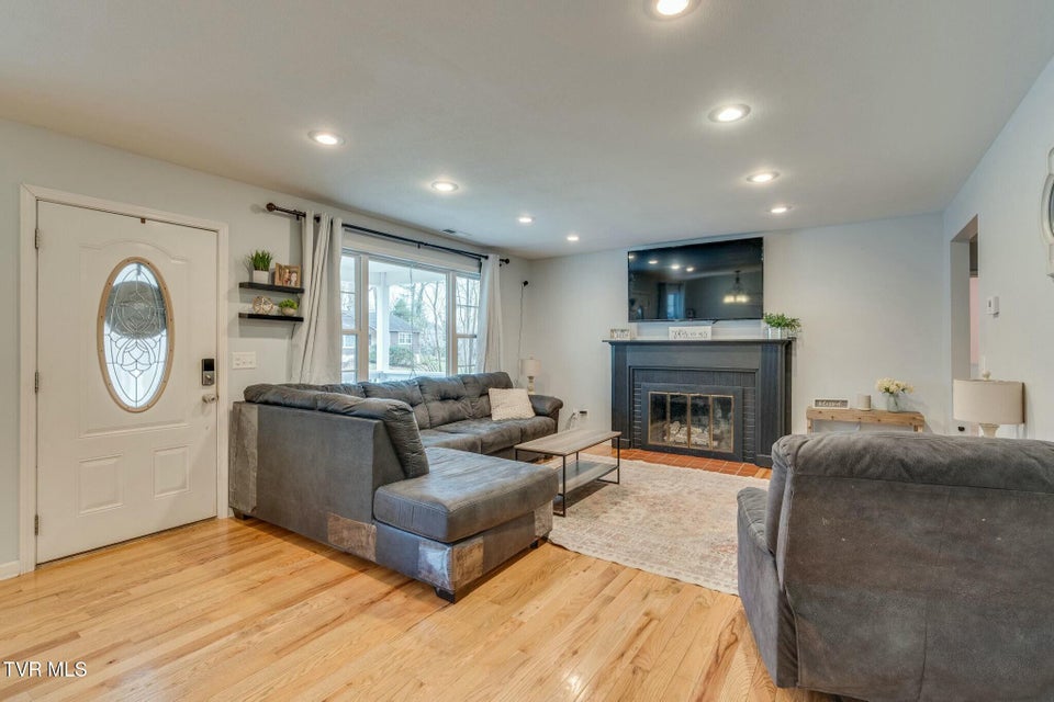 Photo #6: 209 Forest Drive