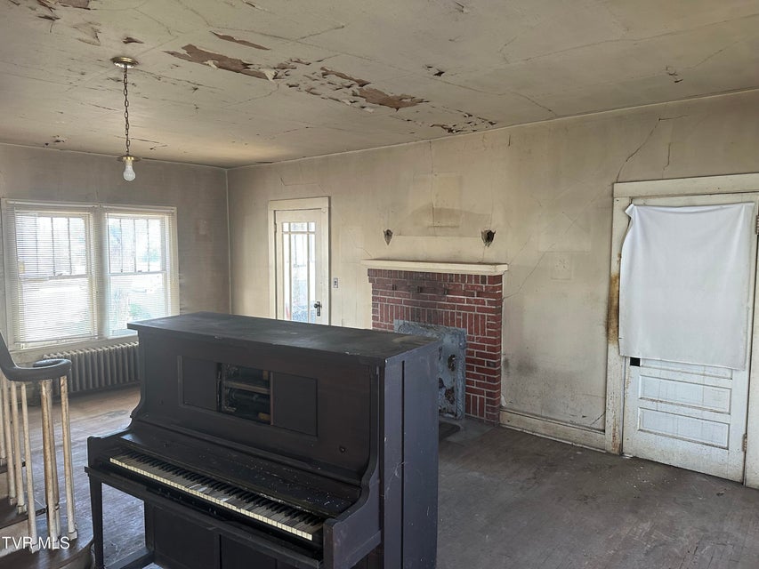 Photo #4: 705 Fairview Avenue