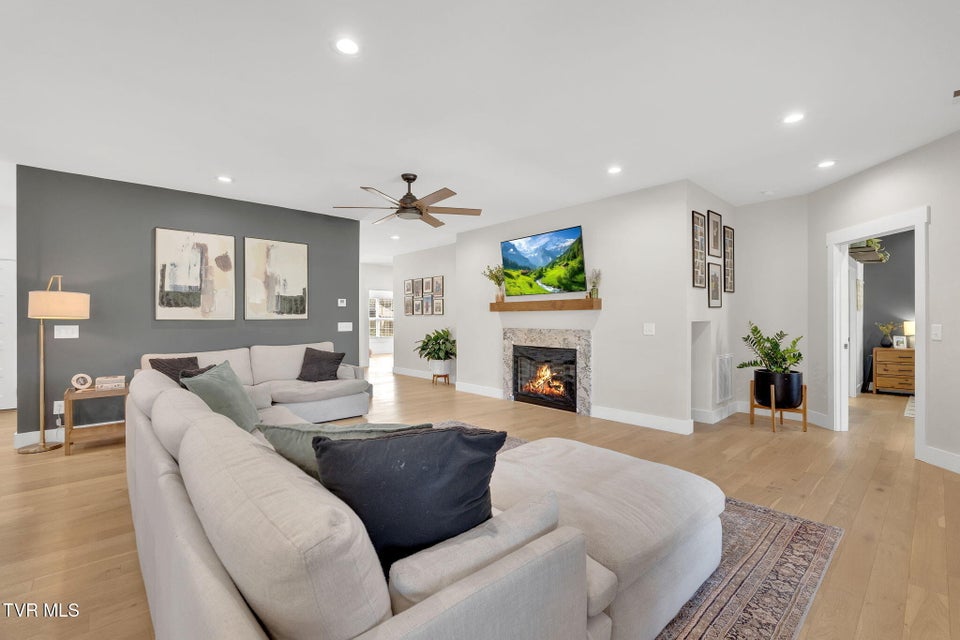 Photo #10: 626 Gardenia Drive