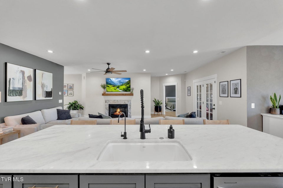 Photo #16: 626 Gardenia Drive