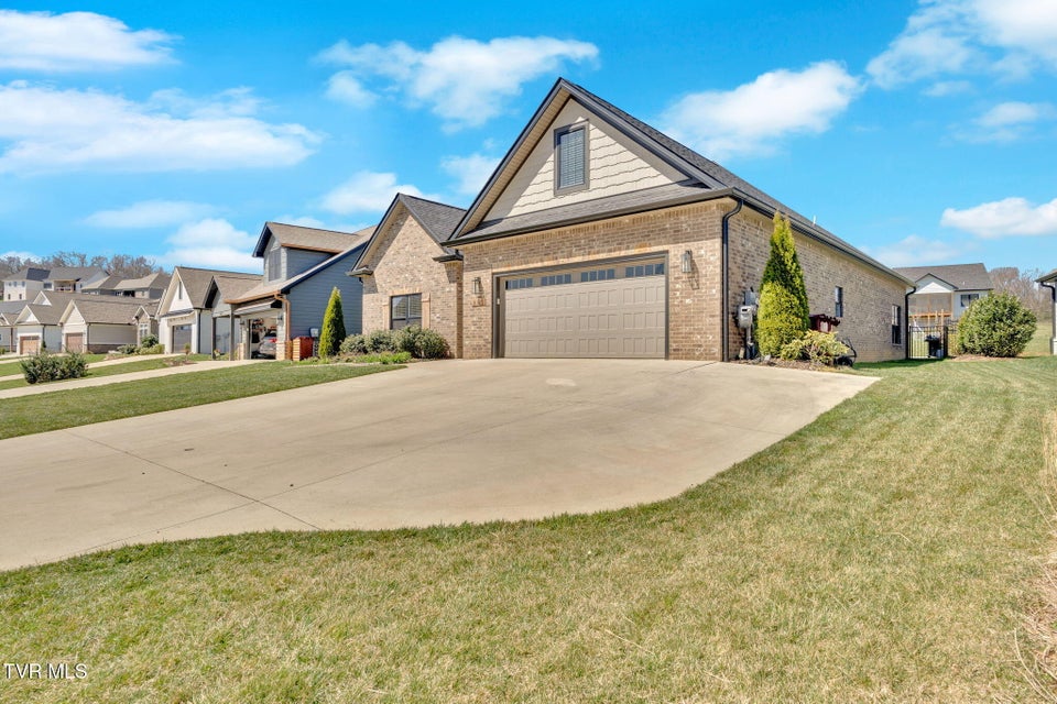 Photo #41: 626 Gardenia Drive