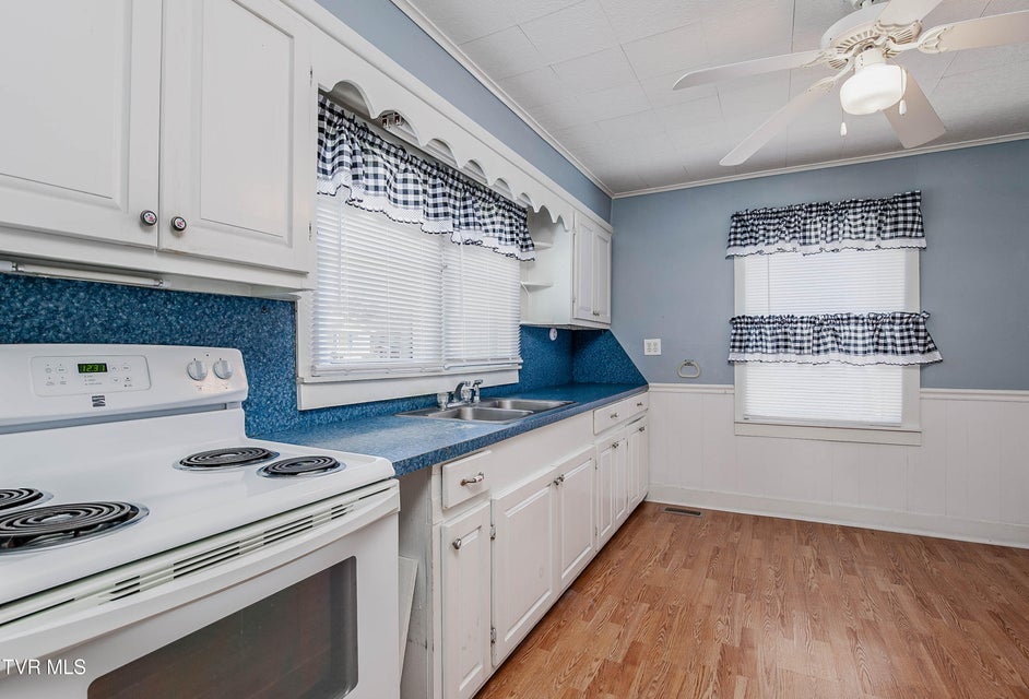 Photo #8: 410 Bay Street