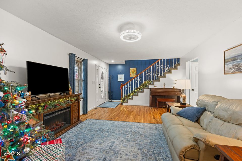 Photo #8: 3815 High Oak Drive