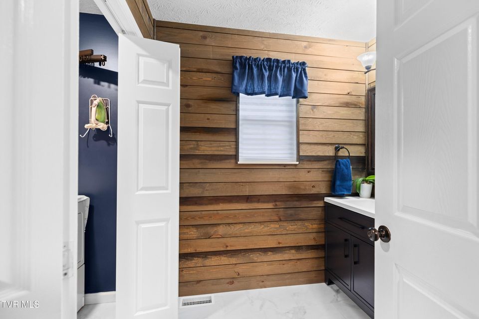 Photo #13: 3815 High Oak Drive